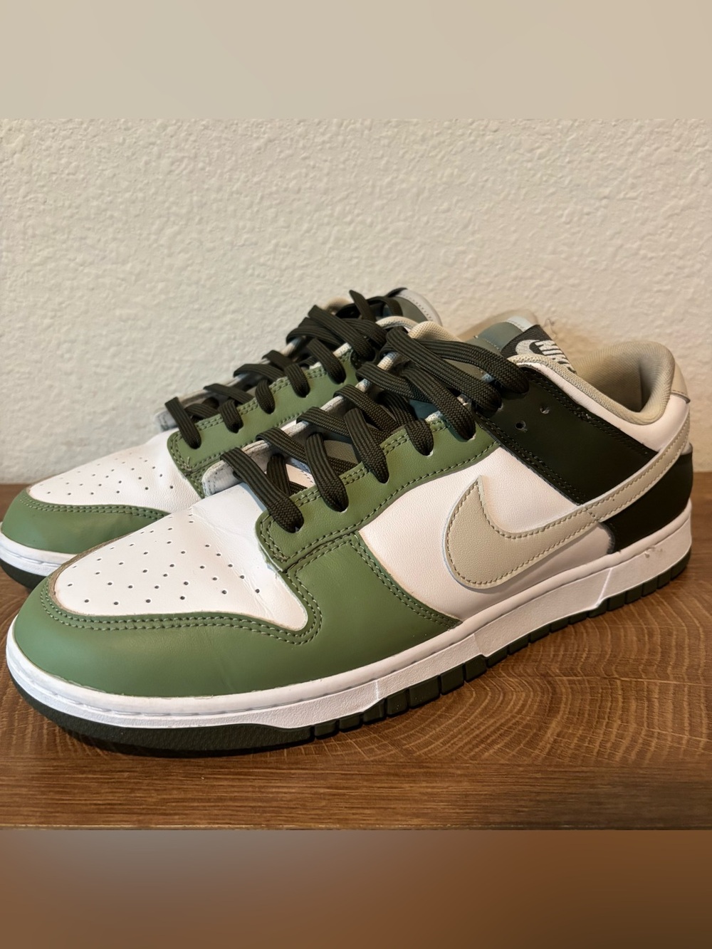 Nike Men’s Low-Top Sneakers - White & Olive Size 13 - Picture 2 of 9